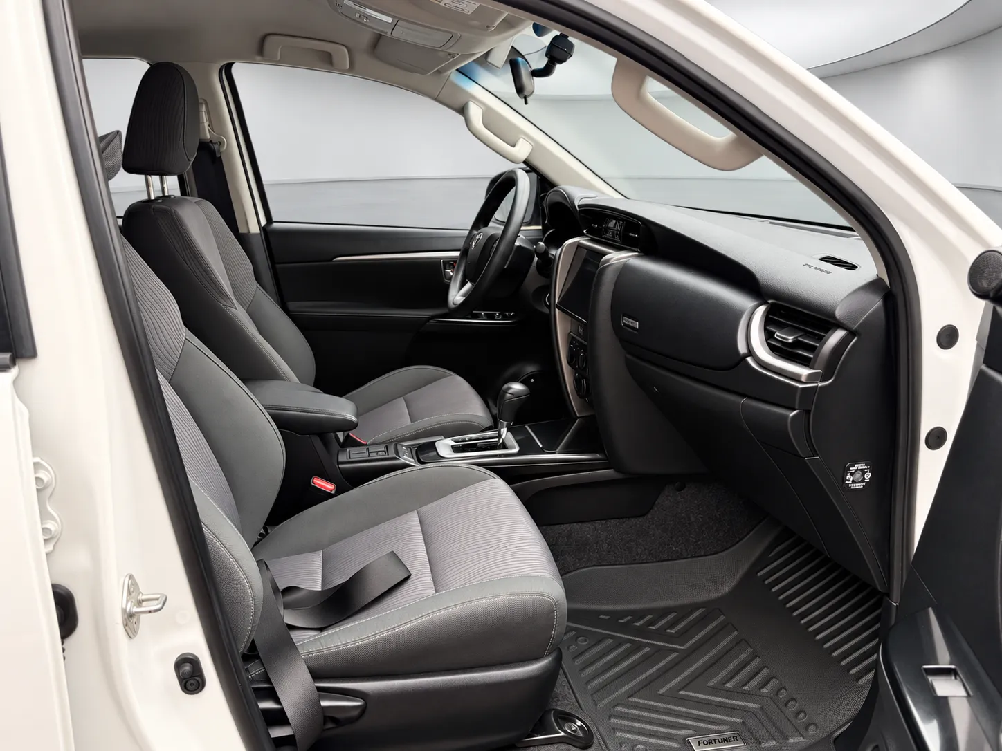 2024 TOYOTA FORTUNER